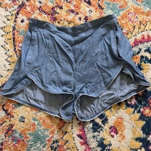 Lululemon wake & flow shorts
